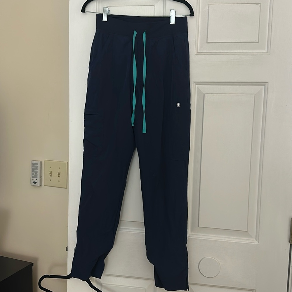 Small women’s figs scrub pants